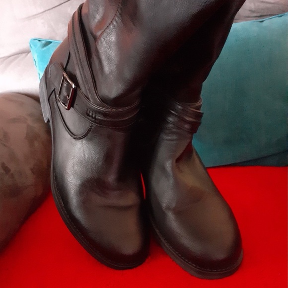 Boots - Picture 4 of 11